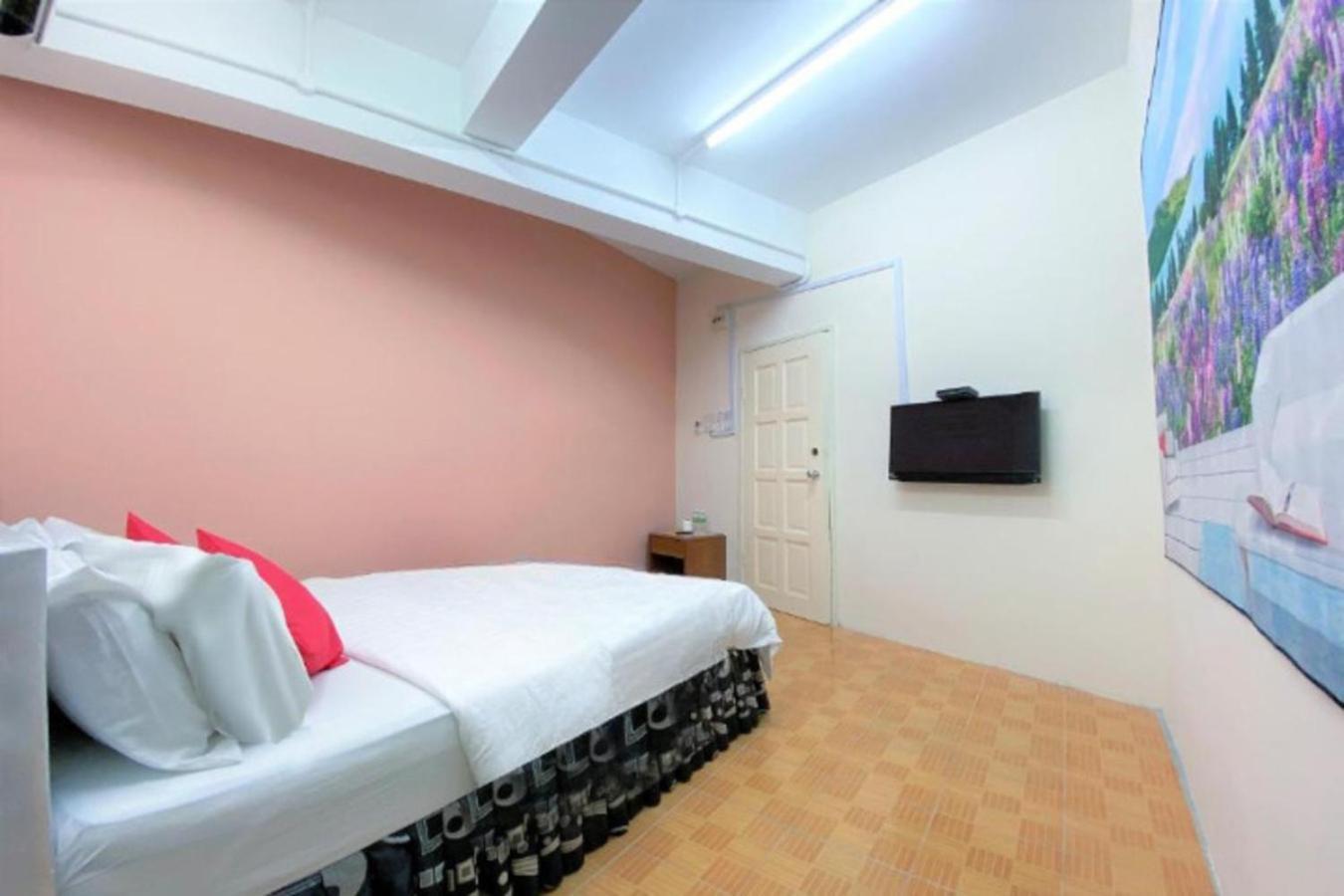 B Hotel Penang Джордж Таун Екстериор снимка