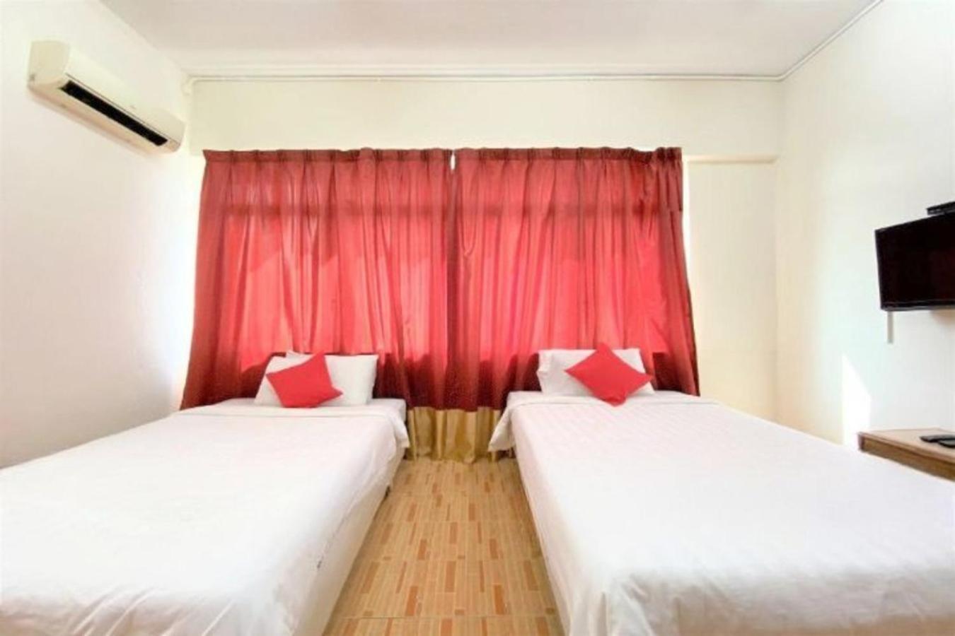 B Hotel Penang Джордж Таун Екстериор снимка