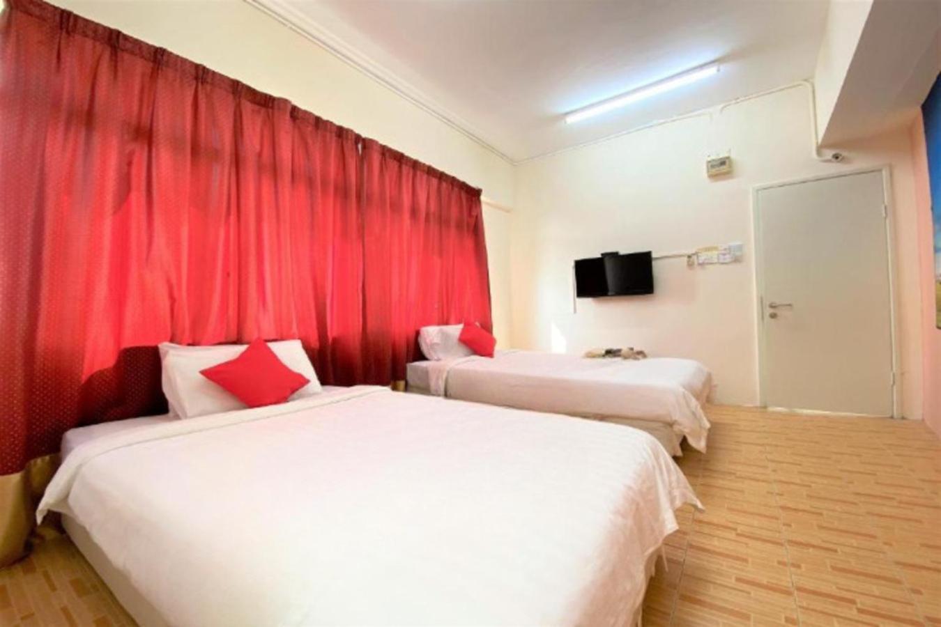 B Hotel Penang Джордж Таун Екстериор снимка