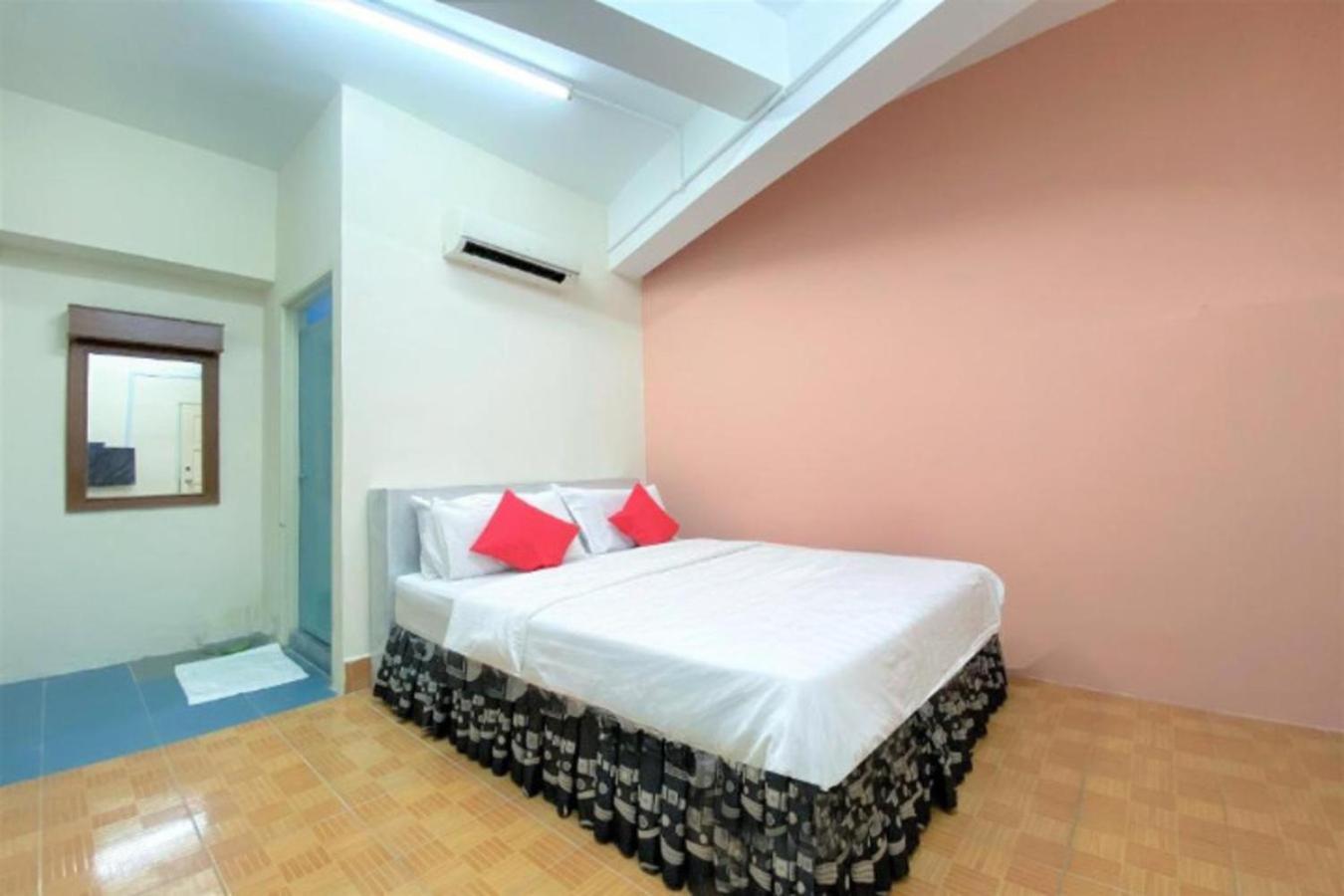 B Hotel Penang Джордж Таун Екстериор снимка